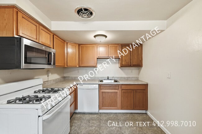 Building Photo - 2540 Park Hill Dr