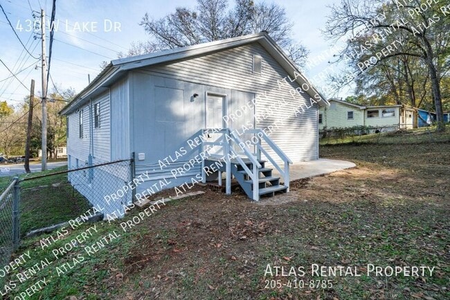 Building Photo - 430 W Lake Dr