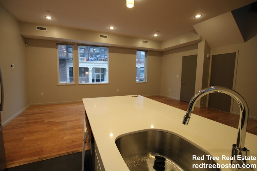 Building Photo - 55 Glenville Ave