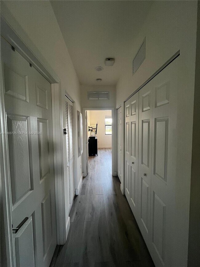 Building Photo - 5942 Mustang Manor