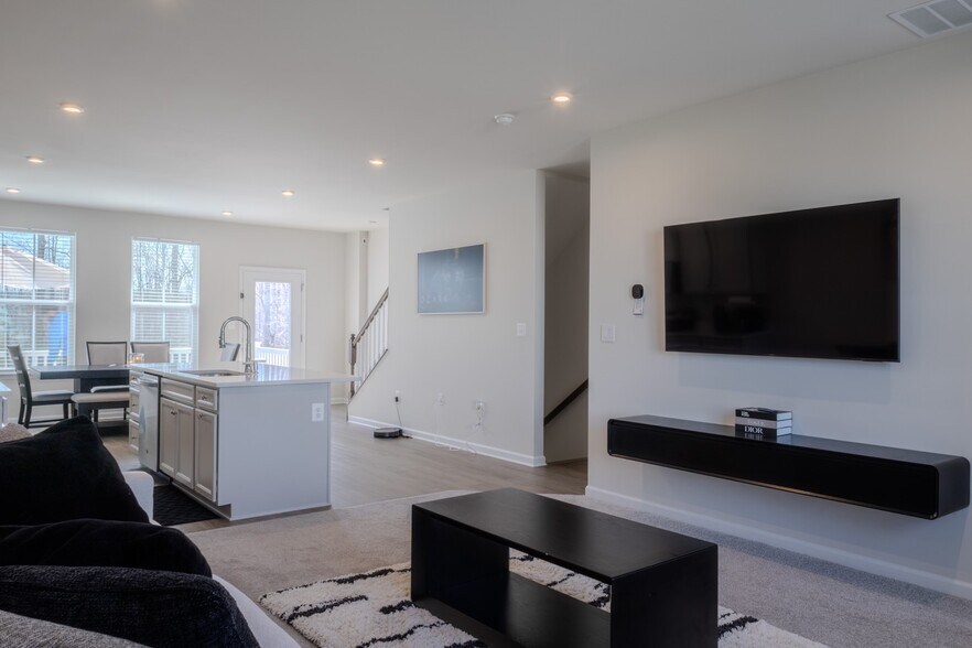 Building Photo - 8679 Stevenson Ln