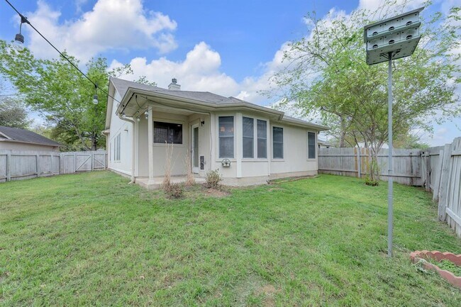 Building Photo - 1708 Royal Ascot Dr