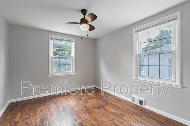 Building Photo - 7826 Summit St