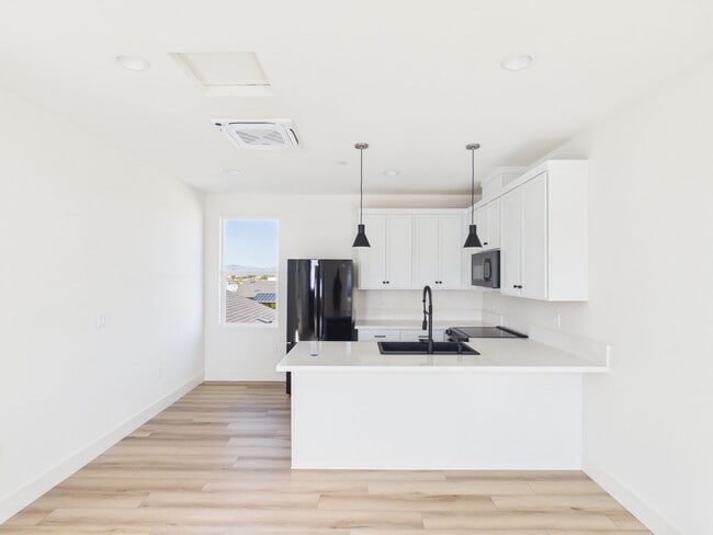 Building Photo - 705 Passion Ct