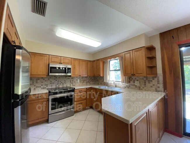 Building Photo - 4211 SW 6th Ave