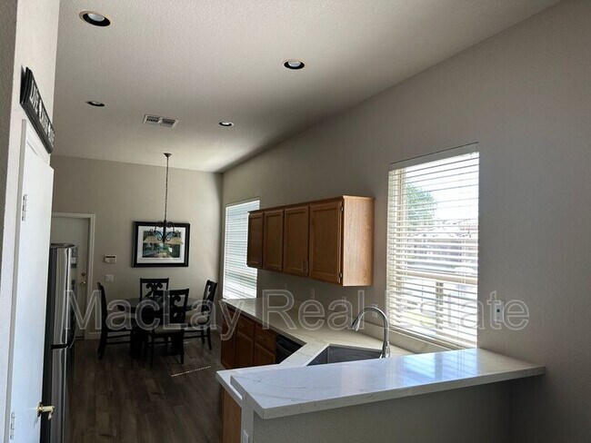 Building Photo - 9753 E Holiday Way