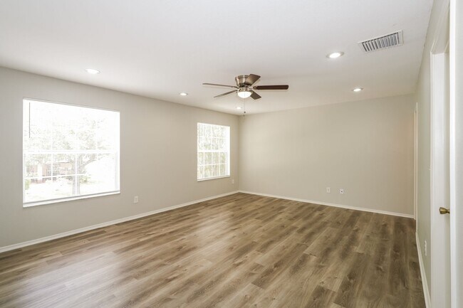 Building Photo - 3 BR/2.5BA | Newly Renovated Single Family Home | 2-Car Garage | Fenced backyard | In Ashley Pines!
