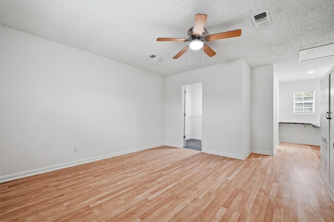 Building Photo - 32 Cascabellas St