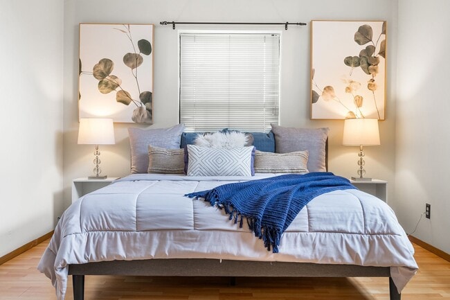 Building Photo - Bright and Spacious 2-Bedroom Condo + Loft...