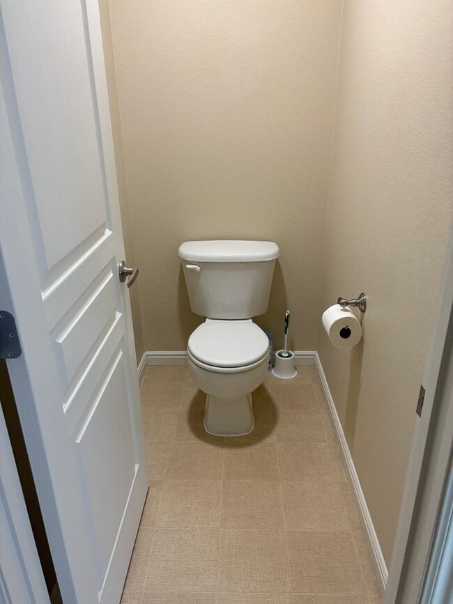 Building Photo - "Luxury Living: Stunning home with marble counter tops & Fireplace!"