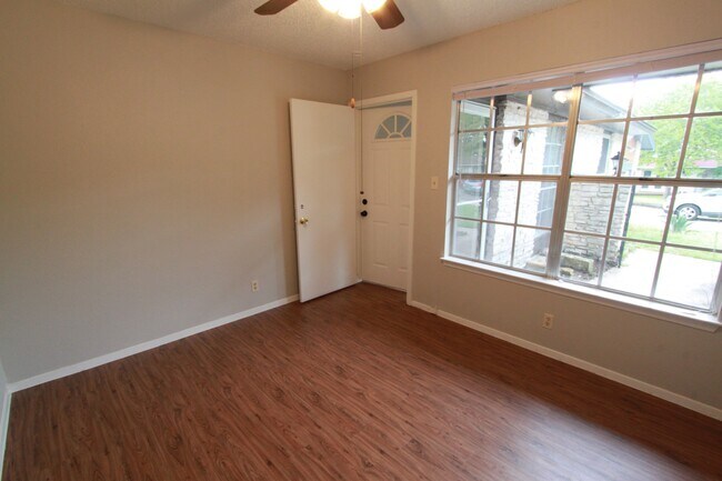 Building Photo - East Austin 4BR Gem on Cul-de-Sac w/ Spacious Lot & Updates