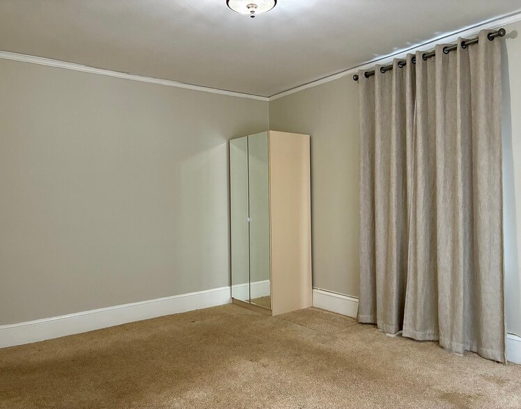 Building Photo - 42 Primrose St