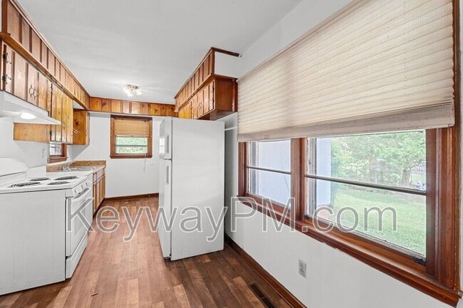 Building Photo - 1457 Columbia Hwy N