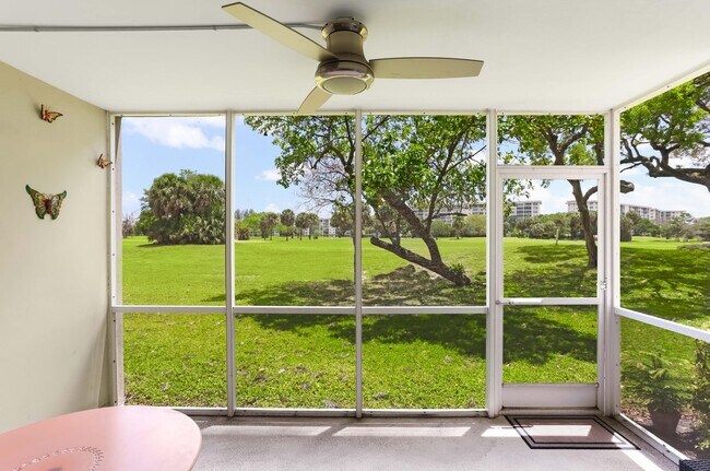 Building Photo - 2800 N Palm Aire Dr