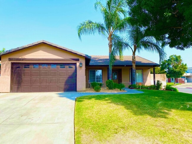 Building Photo - Best Deal in SW Bakersfield. Fully furnished home with a Pool