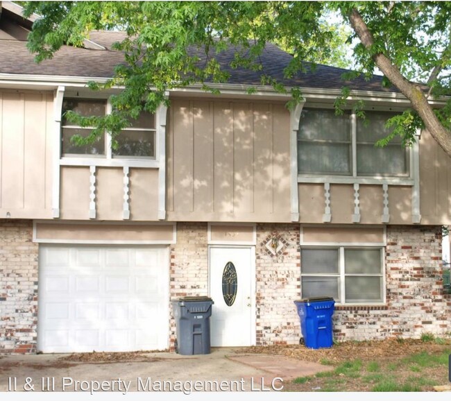 3 br, 2 bath House 1437 E Willow Drive 1437 E Willow Dr Olathe KS