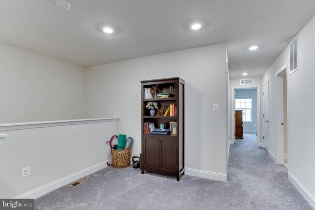 Building Photo - 1295 Orchid Rd