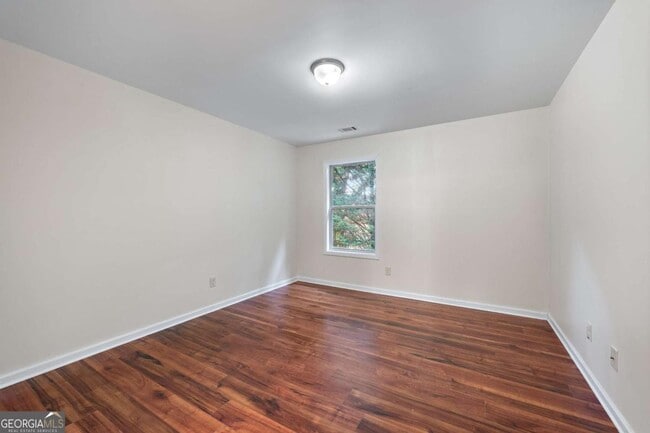 Building Photo - 204 Britt Dr