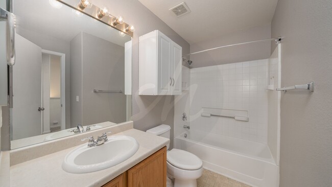 Building Photo - Two story townhouse in Southeast Colorado ...