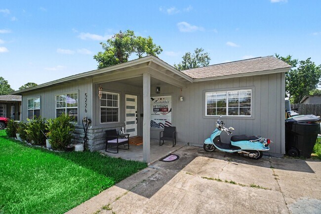 Building Photo - 5226 Pomander Rd