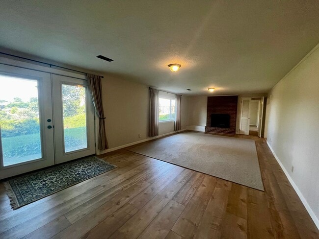 Building Photo - Beautiful North Hill Home Near Vincent Park!