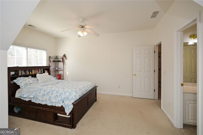 Building Photo - 305 Collegiate Dr