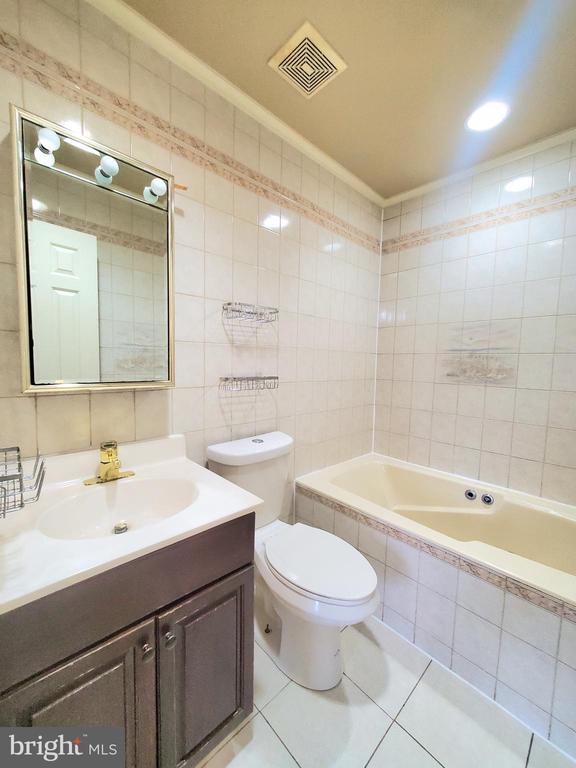 Building Photo - 742 S Granada St