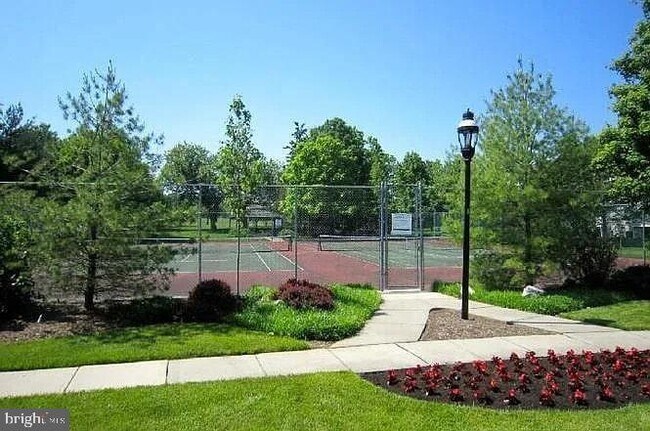 Building Photo - 2 Halstead Pl