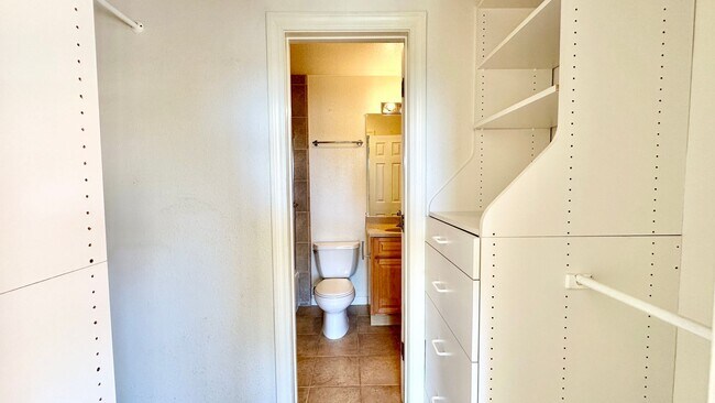 Building Photo - Exceptionally Remodeled Top-Floor Bright Studio