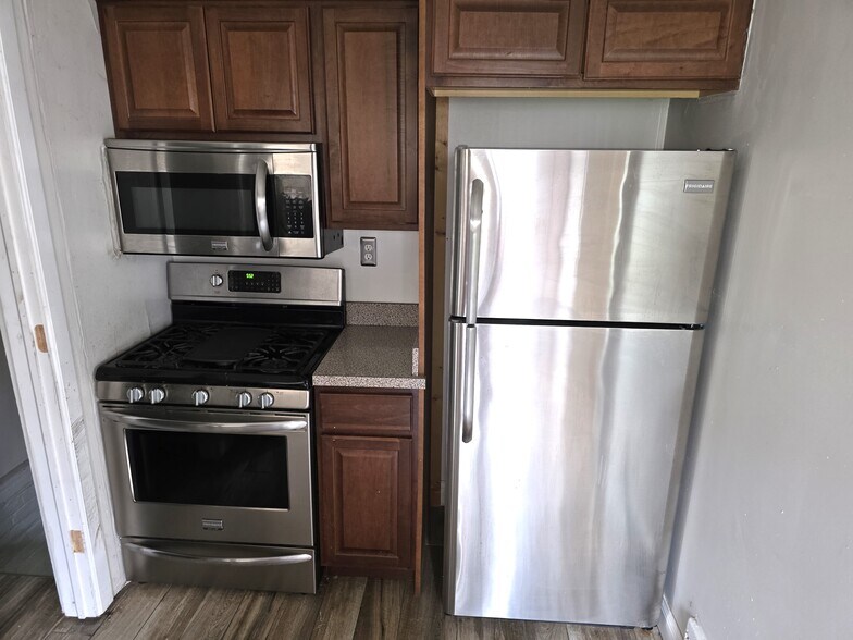 Kitchen - 3821 Shady Ln