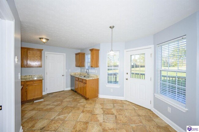 Building Photo - 611 Flushing Meadows Dr