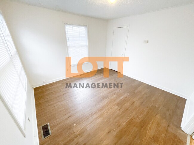 Building Photo - 1 Monroe St