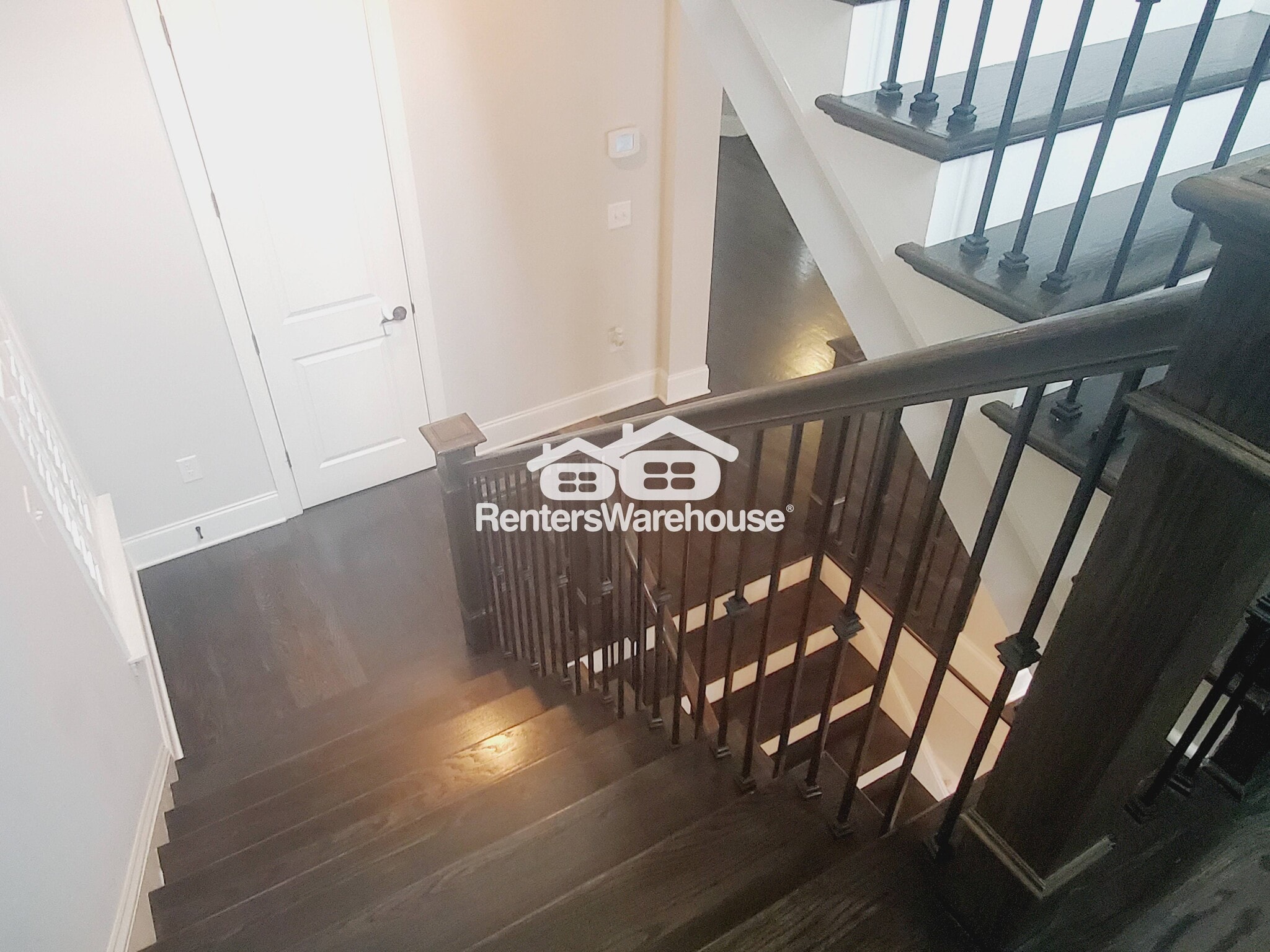 Building Photo - 922 Canterbury Ln NE