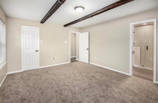 Building Photo - 12510 Old River Dr