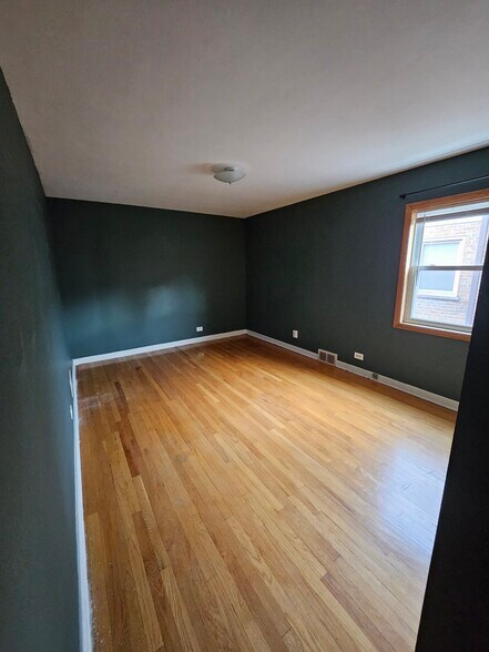 Front Bedroom - 840 Dunlop Ave