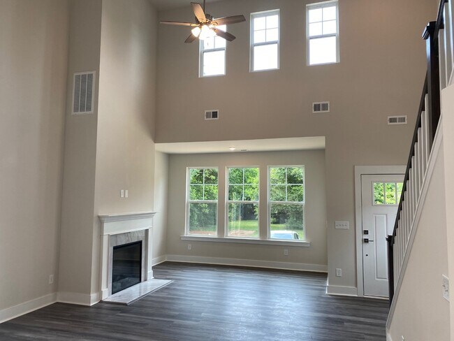 Building Photo - 1009 Justice Ave