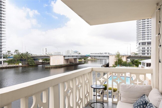 Building Photo - 1817 S Ocean Dr