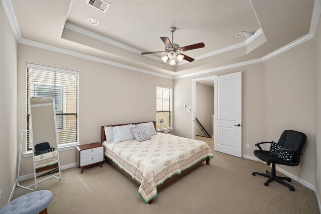 Building Photo - 1114 W 25th St