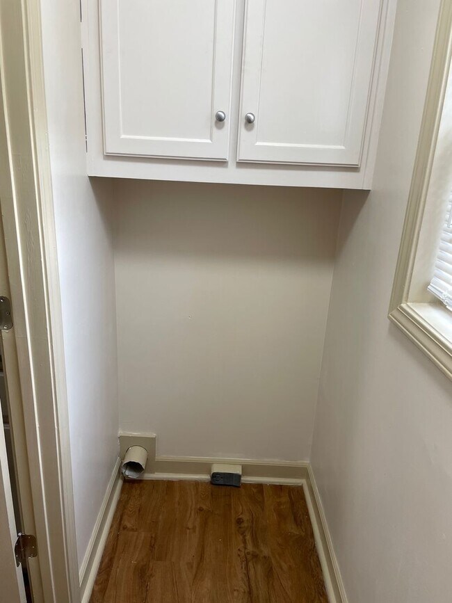 Building Photo - 1304