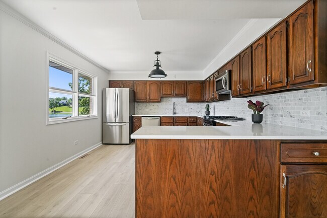 Building Photo - 2720 N Bayview Ln