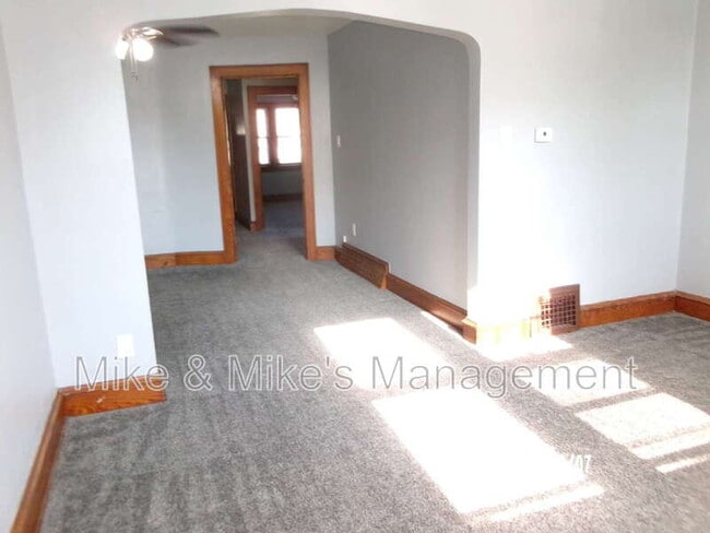 Building Photo - 1323 S 74th St