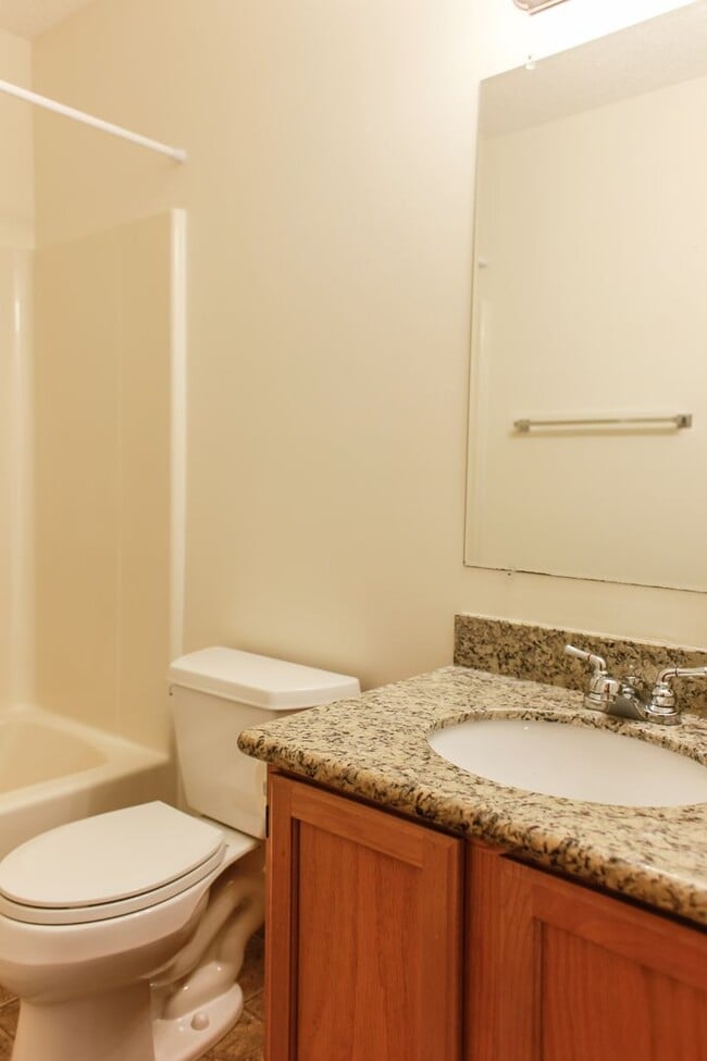 Building Photo - 3 bedroom, 2.5 bath townhouse in NW Lincoln