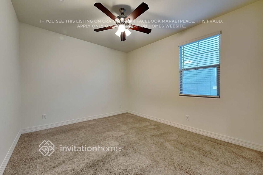 Building Photo - 11417 W Edgemont Ave