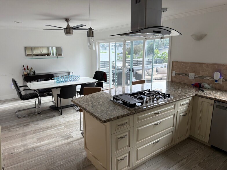 Building Photo - 2396 Redlands Dr