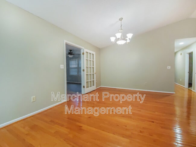 Building Photo - 106 Setters Ct