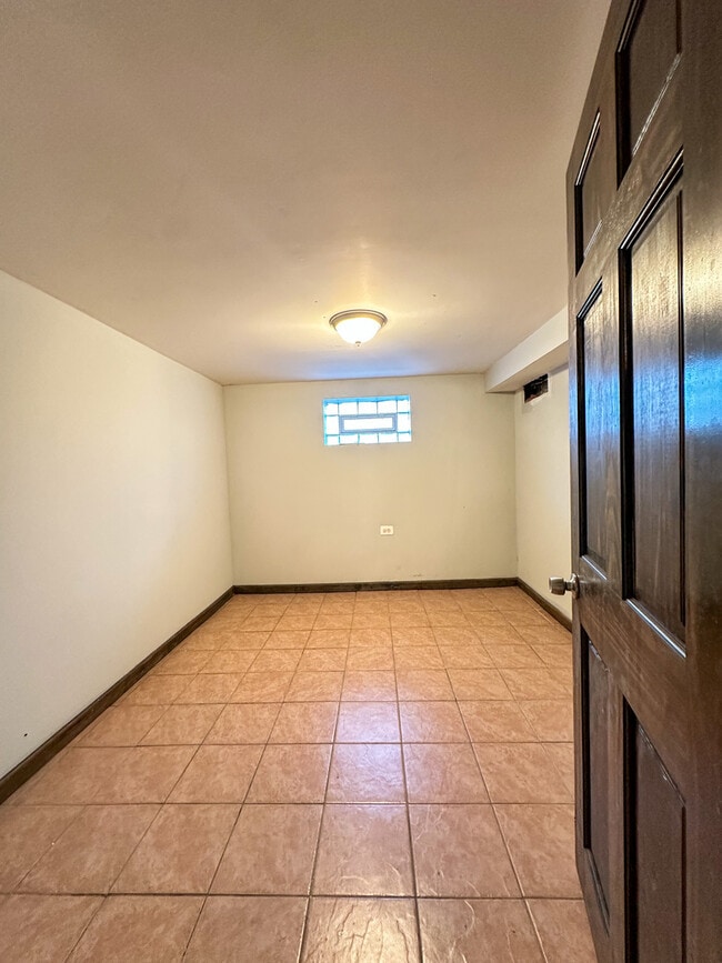 Building Photo - 6058 S Richmond St