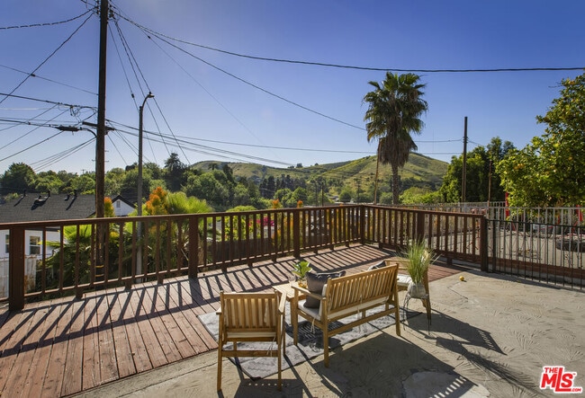 Building Photo - 2723 Ballard St