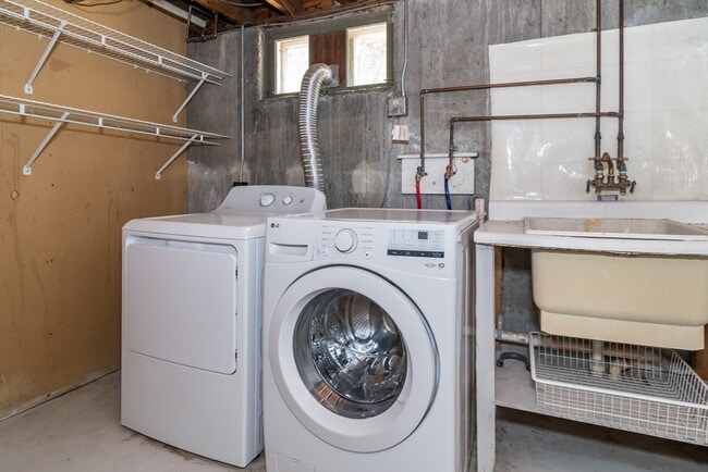 Building Photo - 15 Charles St