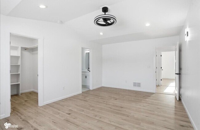 Building Photo - 336 Ashbrook Dr