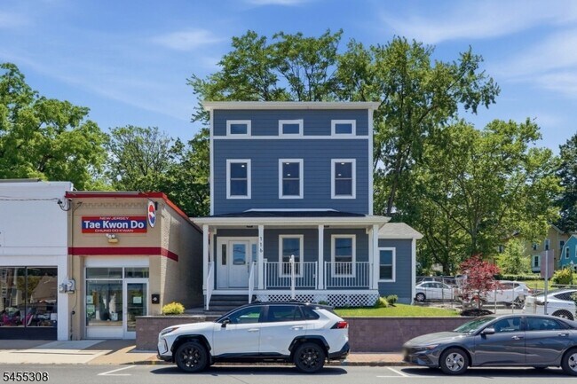 Building Photo - 116 Valley St